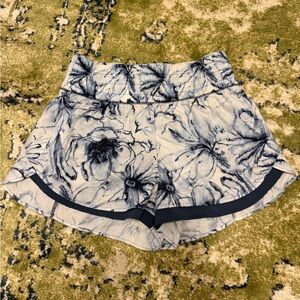 CALIA by Carrie Underwood Navy Floral Women's Step Up Athletic Shorts EUC